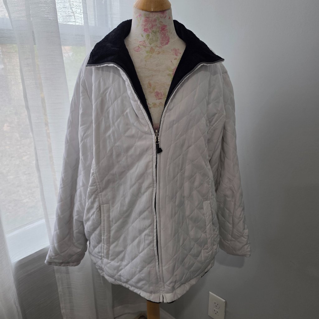 Women's Reversible Quilted Jacket ~ White/Black~ Size 2xl ~ Faded Glory
